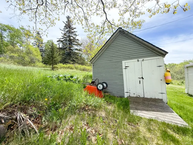 $379,000 | 50 East Boston Road, Vinalhaven, ME 04863