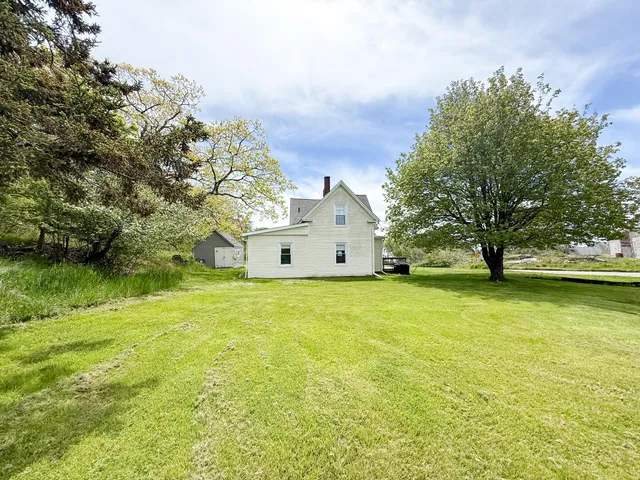 $379,000 | 50 East Boston Road, Vinalhaven, ME 04863