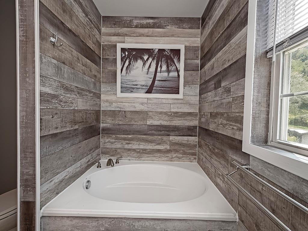 1928 Dime Road Vandergrift, PA 15690 - Photo 21 of 41 a bathroom with a bathtub