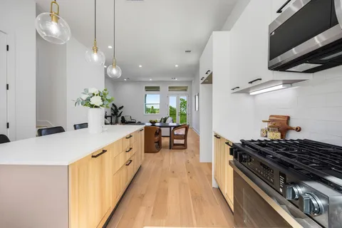 $429,900 | 303 Marcella Street, Unit P, Houston, TX 77091