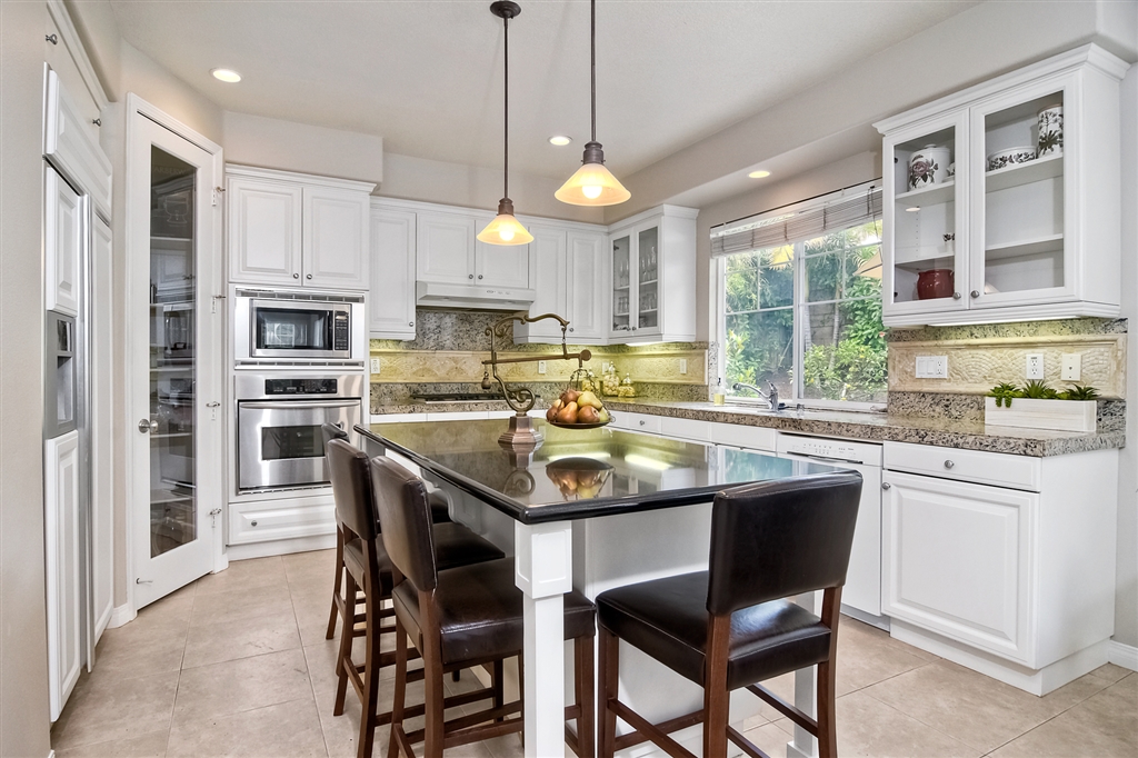 6986 Waters End Drive Carlsbad, CA 92011 - Photo 8 of 25