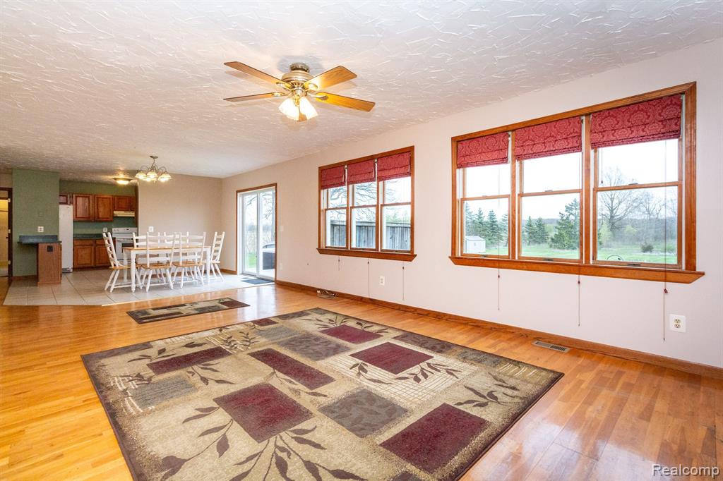 27469 Waltz Road New Boston, MI 48164 - Photo 16 of 60