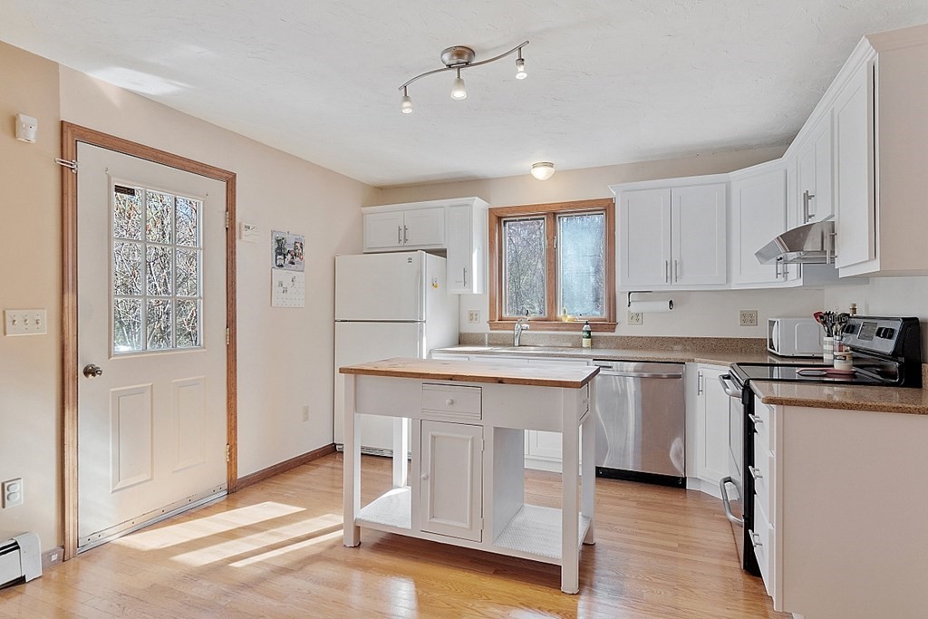 74 Cove Road Lunenburg, MA 01462 - Photo 8 of 35