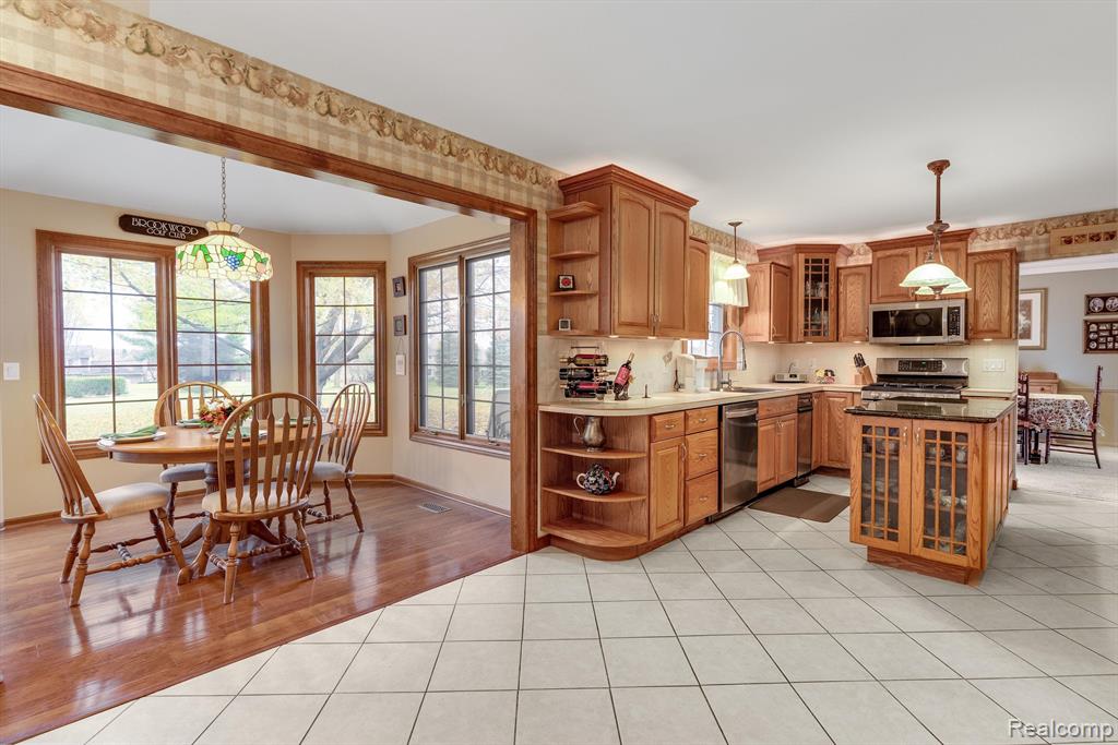 682 Heritage Lane Rochester Hills, MI 48309 - Photo 15 of 88
