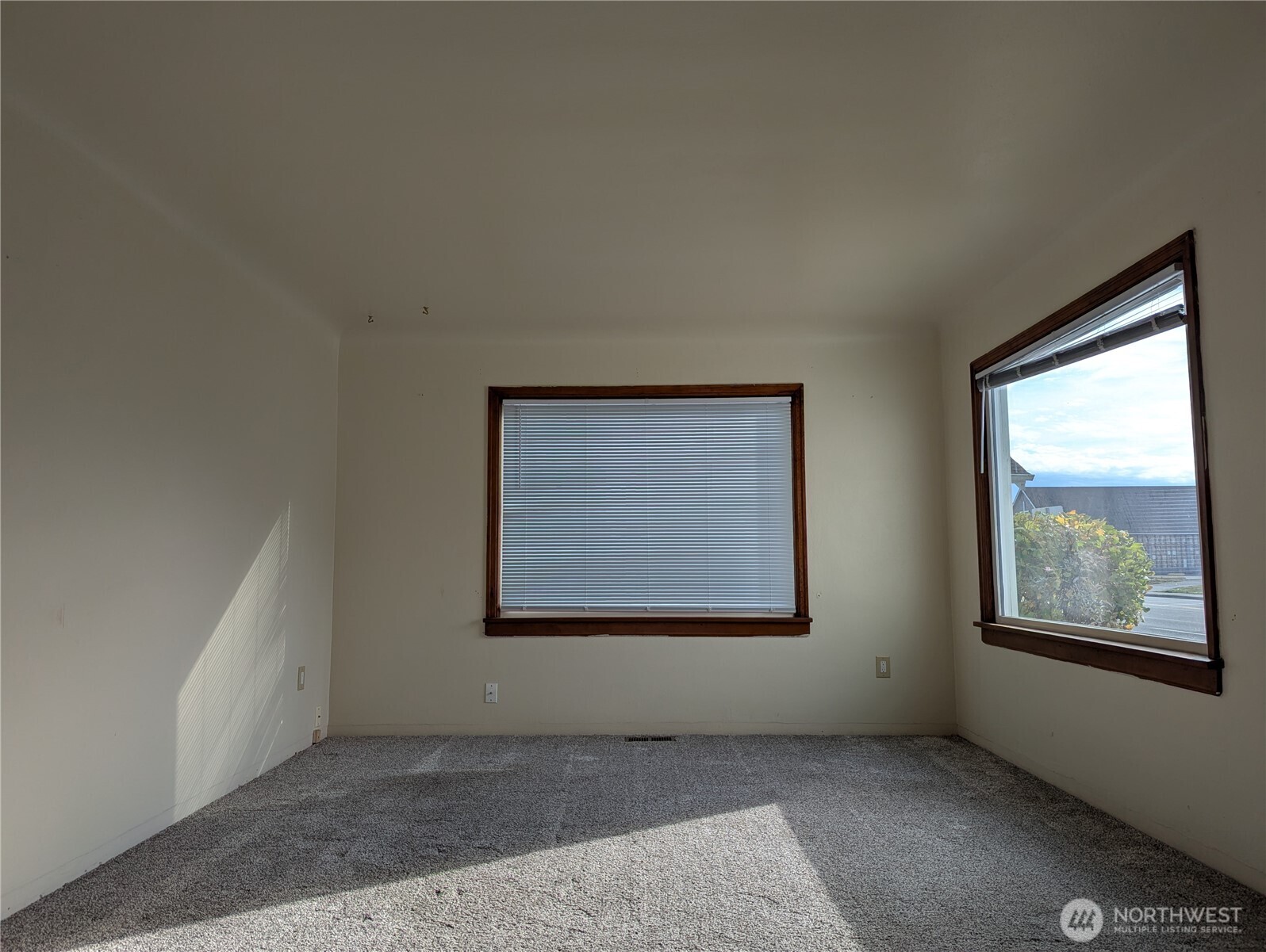 1611 4th Street Marysville, WA 98270 - Photo 6 of 8 an empty room with windows and closet
