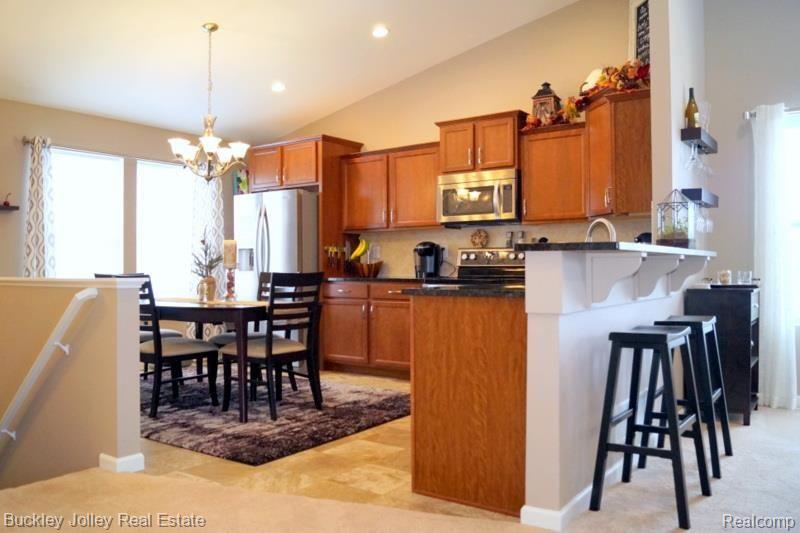625 Hewitt Street Howell, MI 48843 - Photo 5 of 17 Modern Kitchen