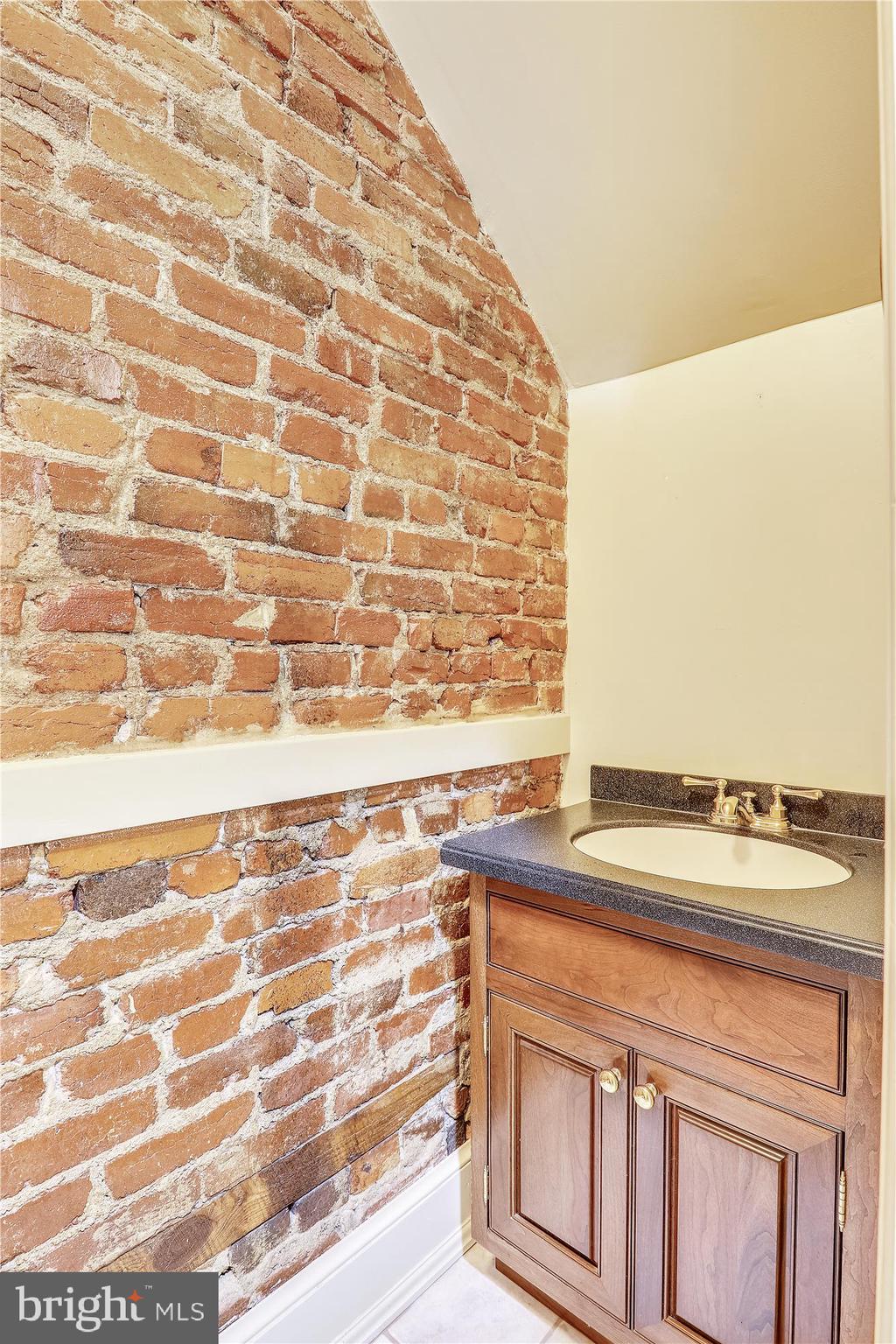 209 9th Street Southeast Washington, DC 20003 - Photo 9 of 26 Gallery Image 9