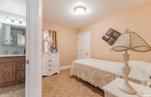 $65,000 | 1503 Pekin Street, Lincoln, IL 62656