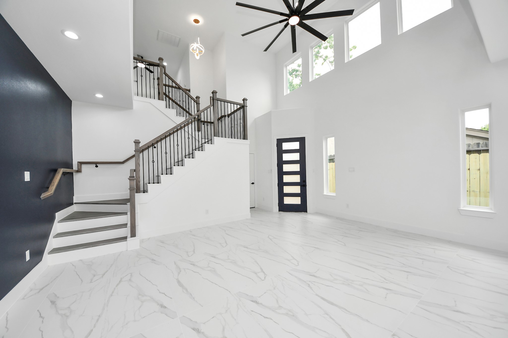 6629 Foster Street Houston, TX 77021 - Photo 3 of 33 Dramatic foyer featuring soaring ceilings and elegant staircase.