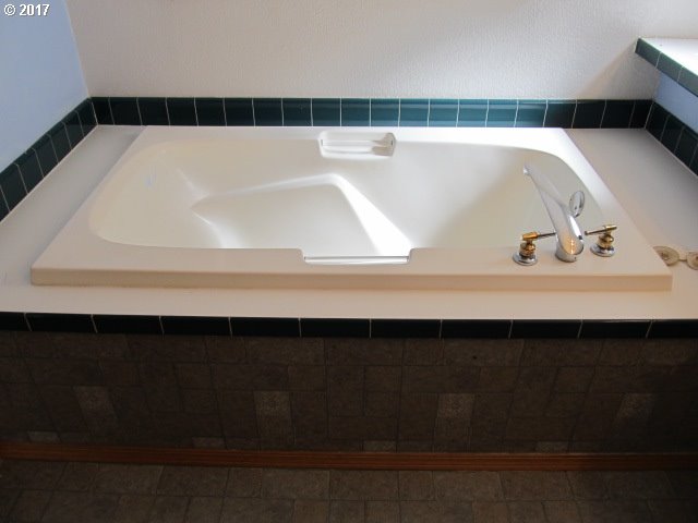 68437 Barton Road Rainier, OR 97048 - Photo 15 of 31