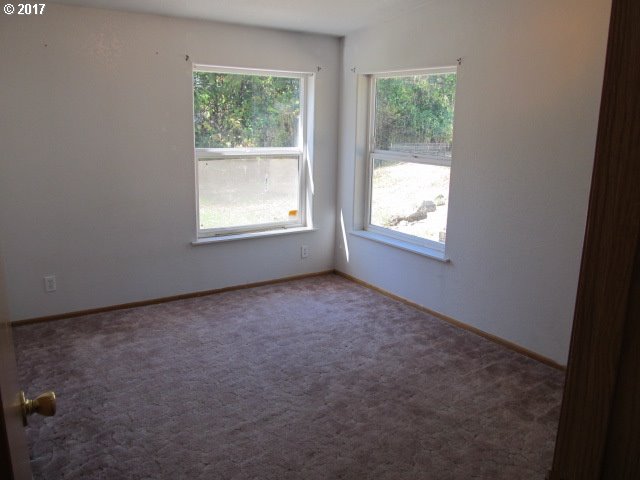 68437 Barton Road Rainier, OR 97048 - Photo 16 of 31