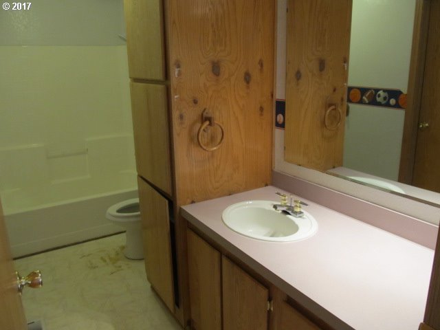 68437 Barton Road Rainier, OR 97048 - Photo 17 of 31