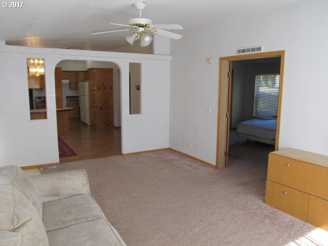 68437 Barton Road Rainier, OR 97048 - Photo 5 of 31