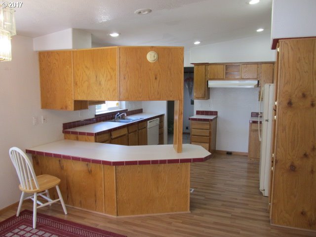 68437 Barton Road Rainier, OR 97048 - Photo 7 of 31