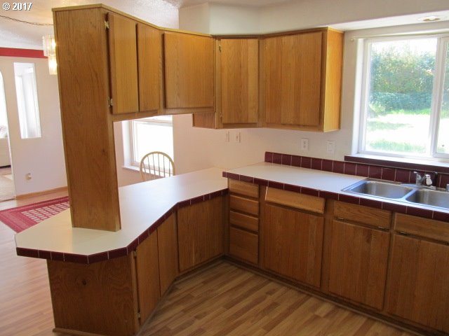 68437 Barton Road Rainier, OR 97048 - Photo 10 of 31