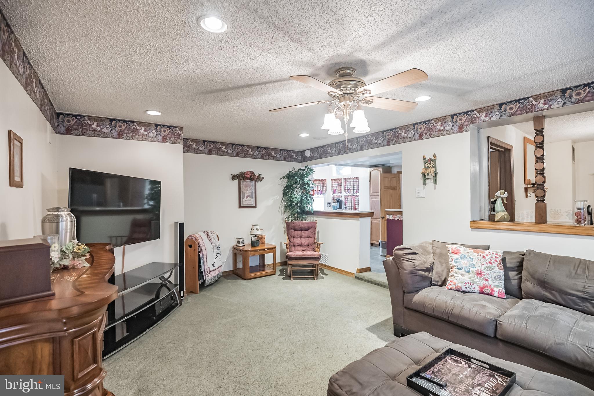 917 Ridgeway Street Gloucester City, NJ 08030 - Photo 21 of 31 Family room