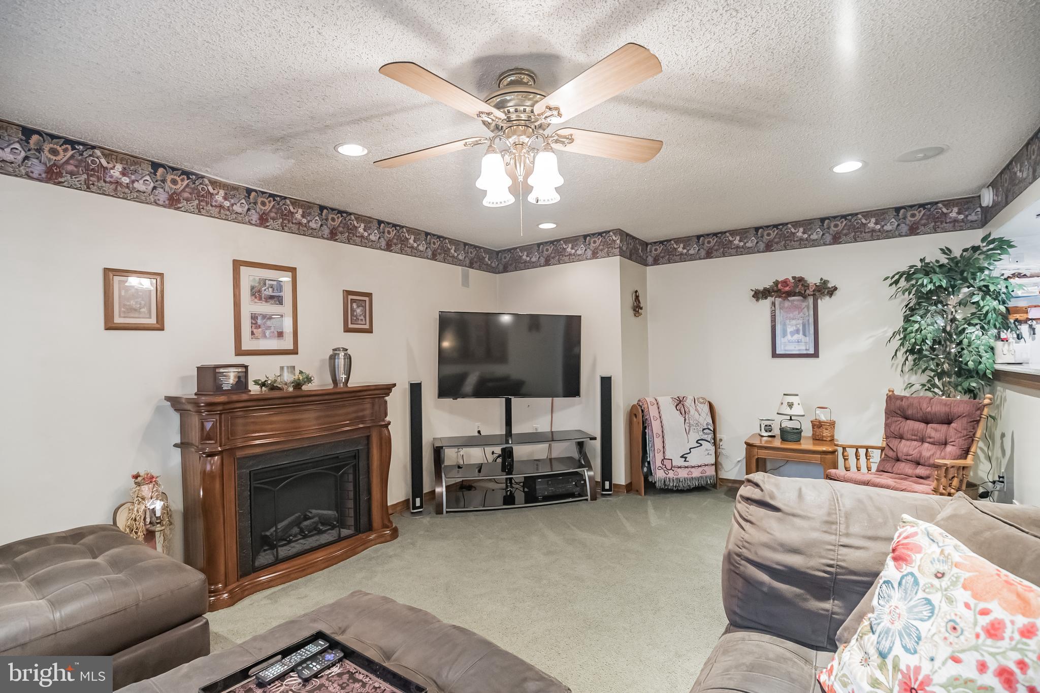 917 Ridgeway Street Gloucester City, NJ 08030 - Photo 22 of 31 Family room