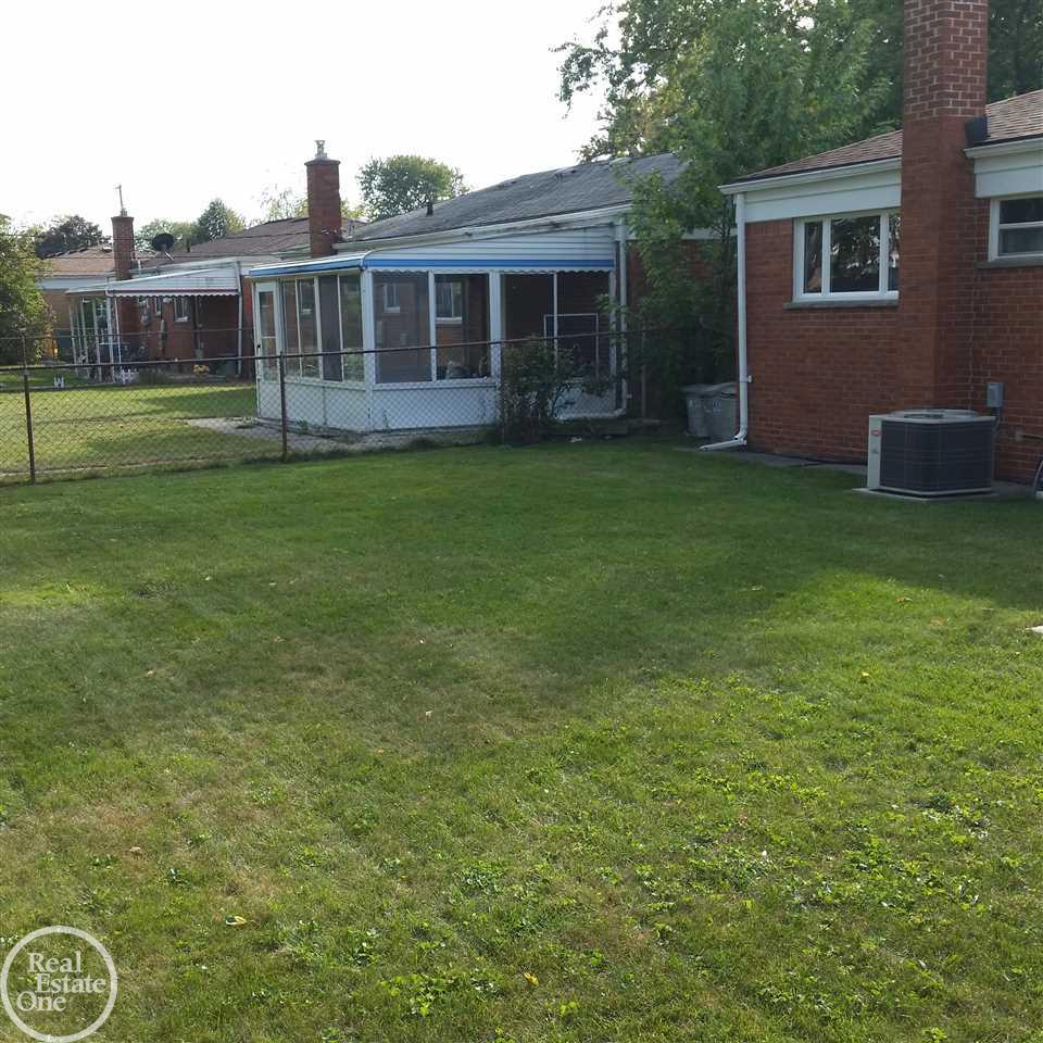 32152 Kelly Road Roseville, MI 48066 - Photo 16 of 33 31332302-15.JPG