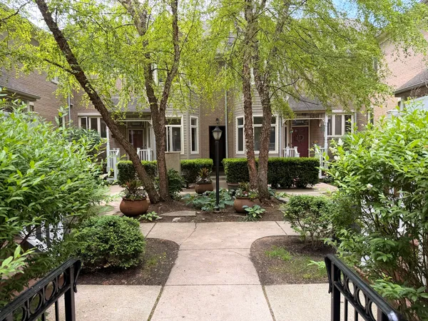 $4,500 | 1241 West Fletcher Street, Unit D, Chicago, IL 60657