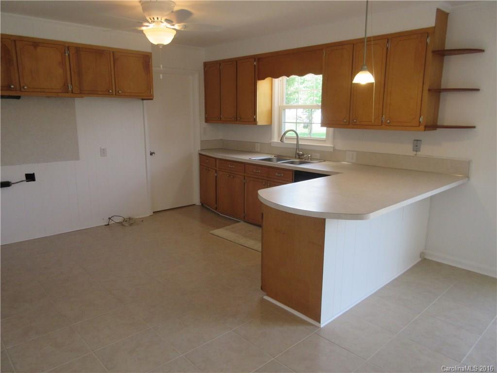 2704 Silvers Lane Albemarle, NC 28001 - Photo 7 of 17