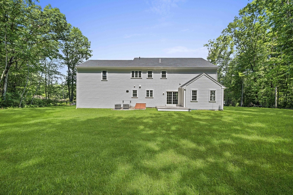 5 Clarendon Holbrook, MA 02343 - Photo 29 of 40