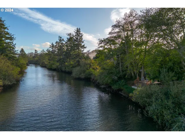 $849,000 | 1577 South Franklin Street, Seaside, OR 97138