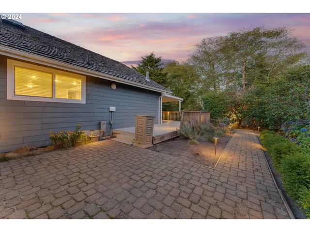 $849,000 | 1577 South Franklin Street, Seaside, OR 97138