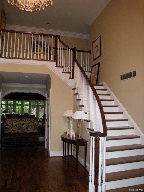 16 Provencal Road Grosse Pointe, MI 48236 - Photo 5 of 19 Main Staircase