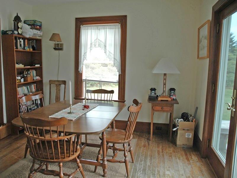 112 Atlantic Loop Road Swans Island, ME 04685 - Photo 11 of 23 Dining