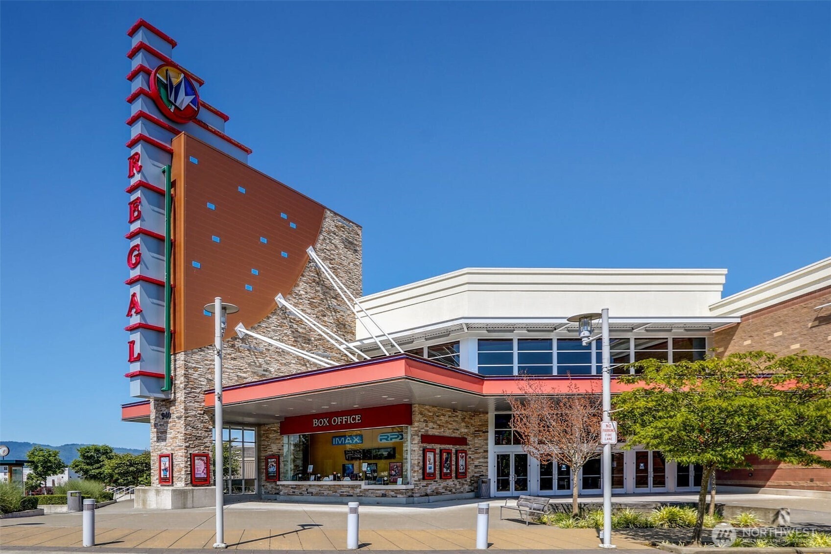 1840 25th Avenue Northeast, Unit 405 Issaquah, WA 98029 - Photo 20 of 20 a front view of a building with street view