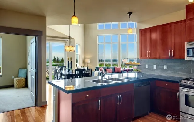 $3,500 | 1840 25th Avenue Northeast, Unit 405, Issaquah, WA 98029