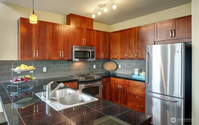 $3,500 | 1840 25th Avenue Northeast, Unit 405, Issaquah, WA 98029