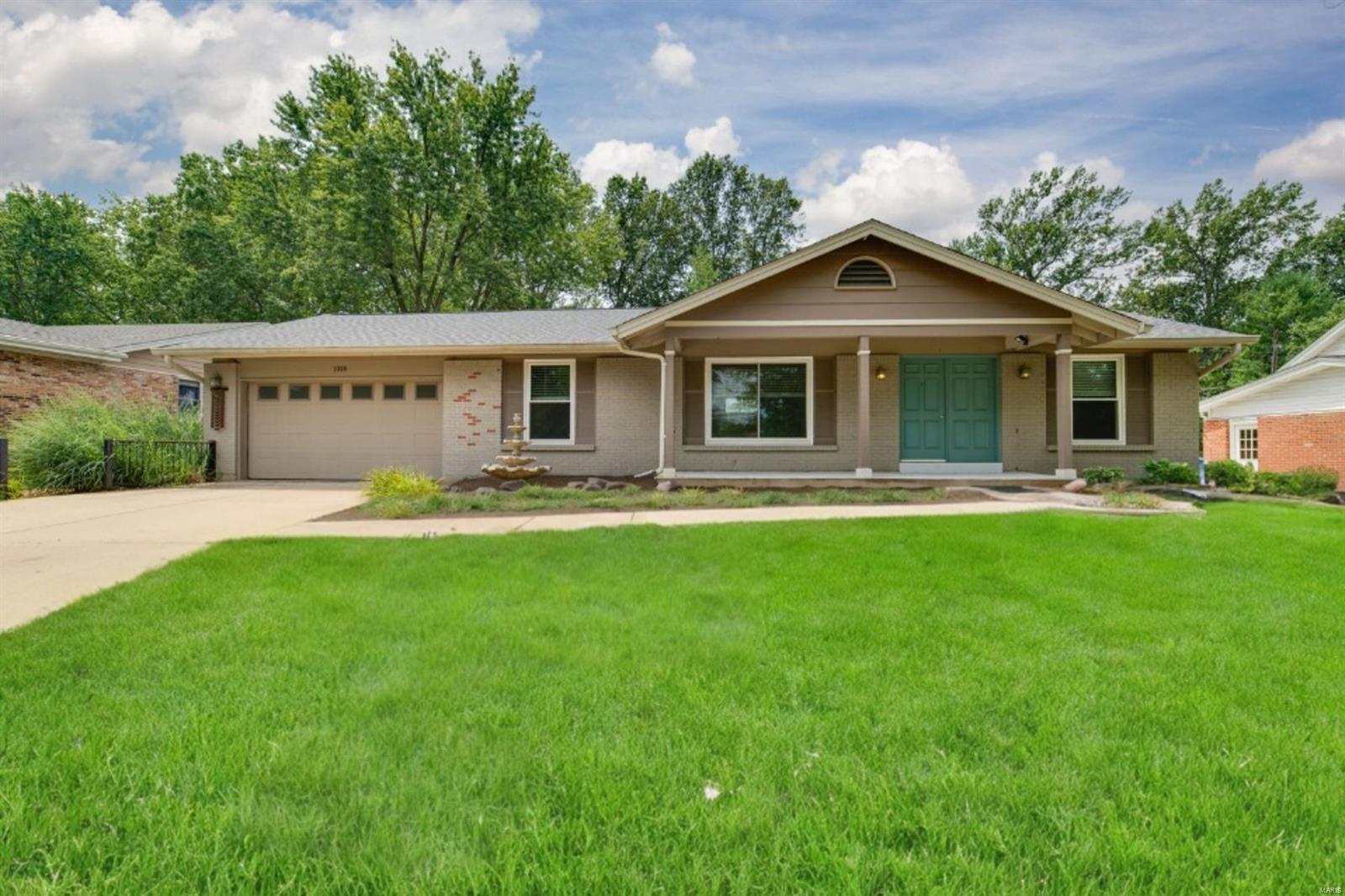 1018 Bedford Lane Ballwin, MO 63011 - Photo 1 of 37