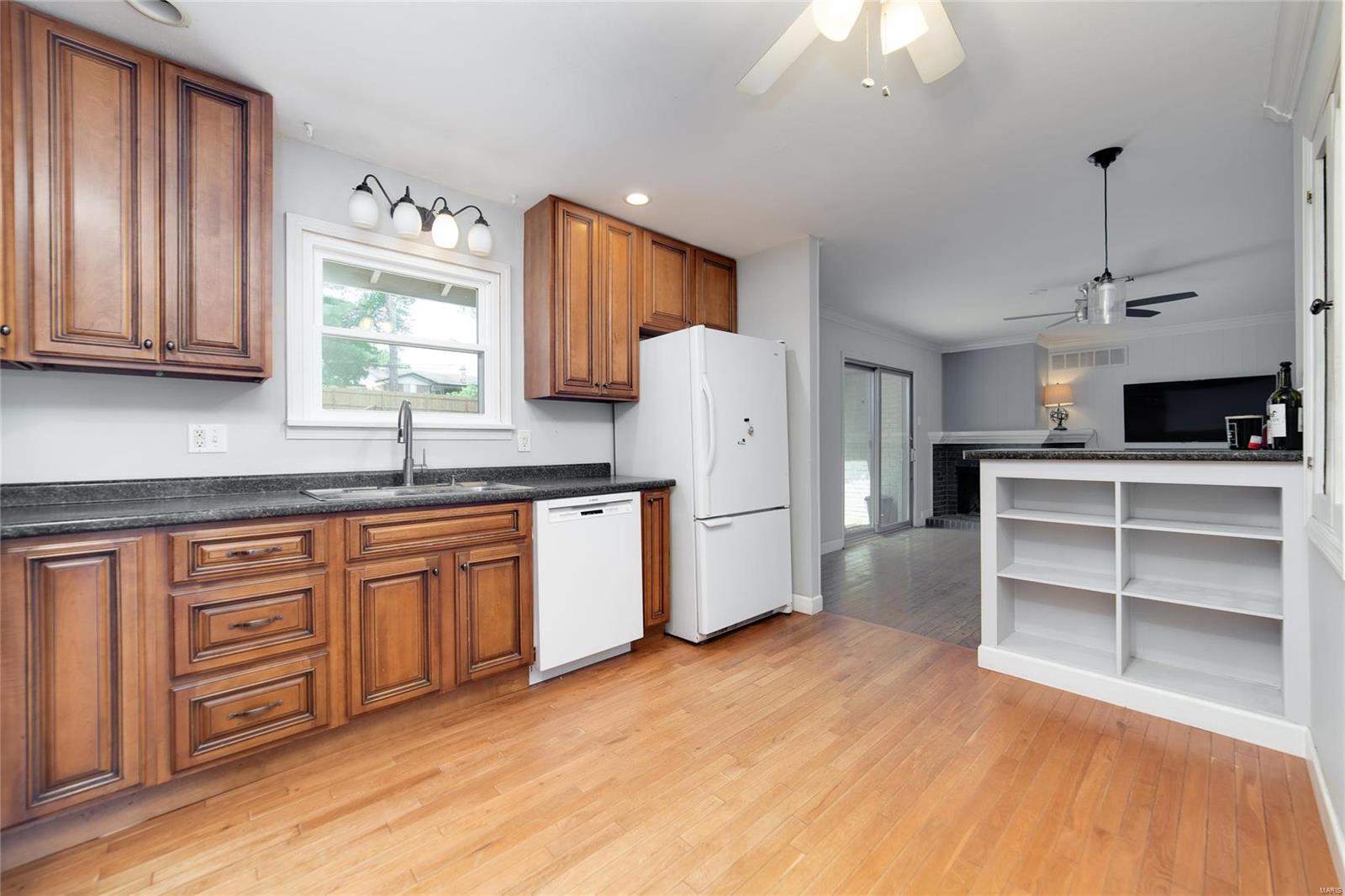 1018 Bedford Lane Ballwin, MO 63011 - Photo 12 of 37