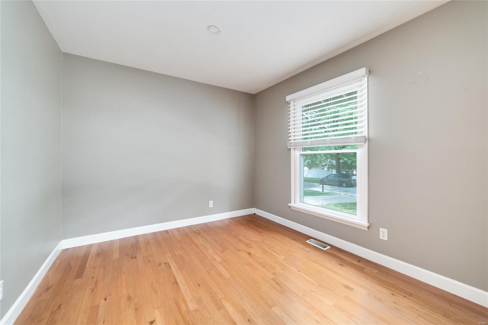 1018 Bedford Lane Ballwin, MO 63011 - Photo 19 of 37