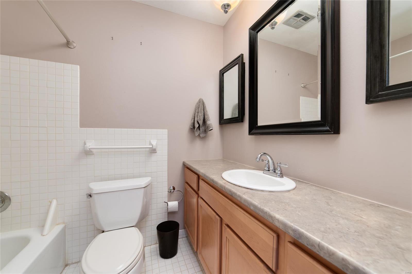 1018 Bedford Lane Ballwin, MO 63011 - Photo 20 of 37