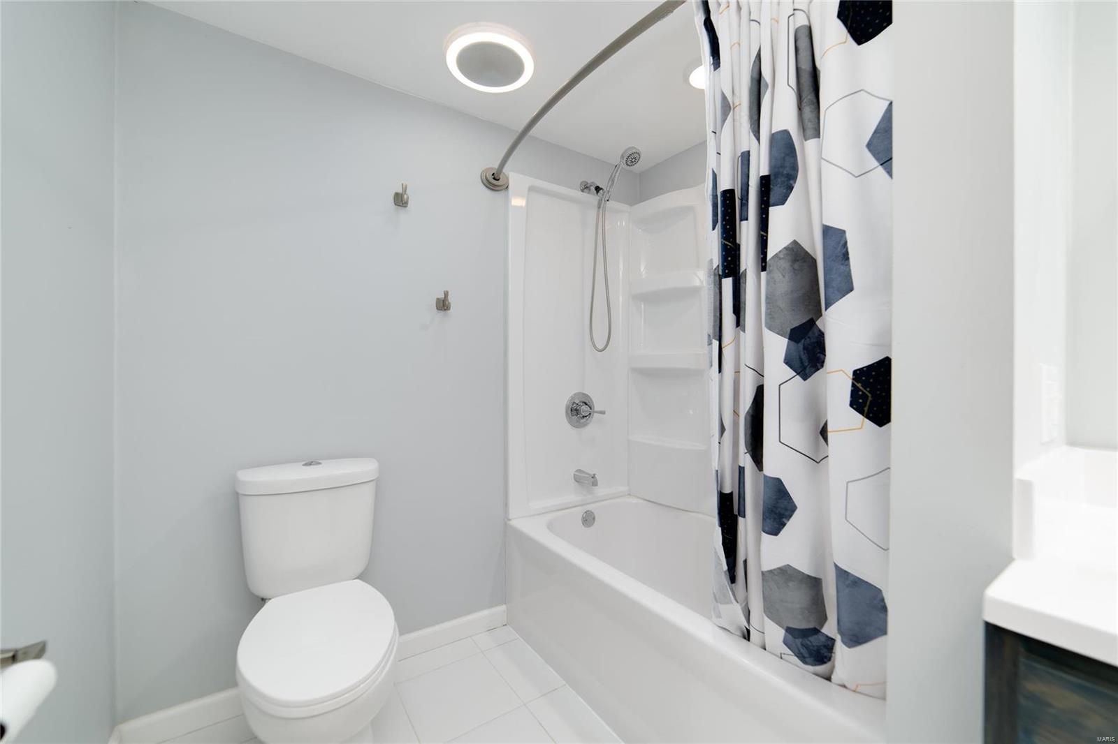 1018 Bedford Lane Ballwin, MO 63011 - Photo 29 of 37