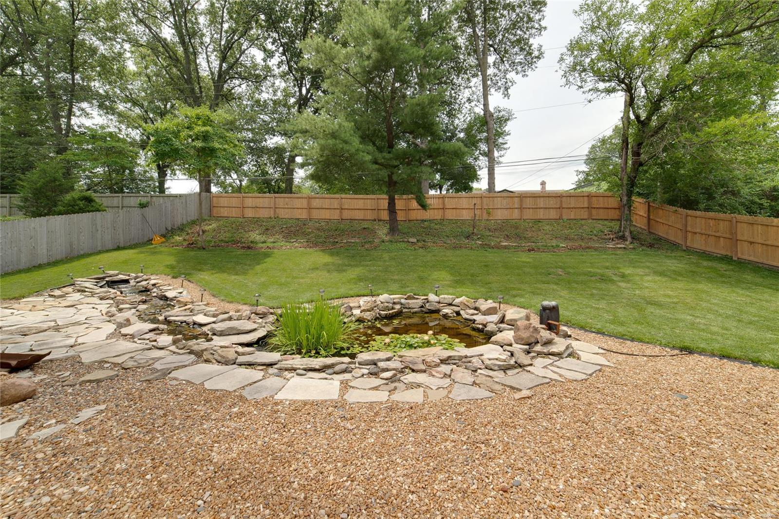 1018 Bedford Lane Ballwin, MO 63011 - Photo 3 of 37