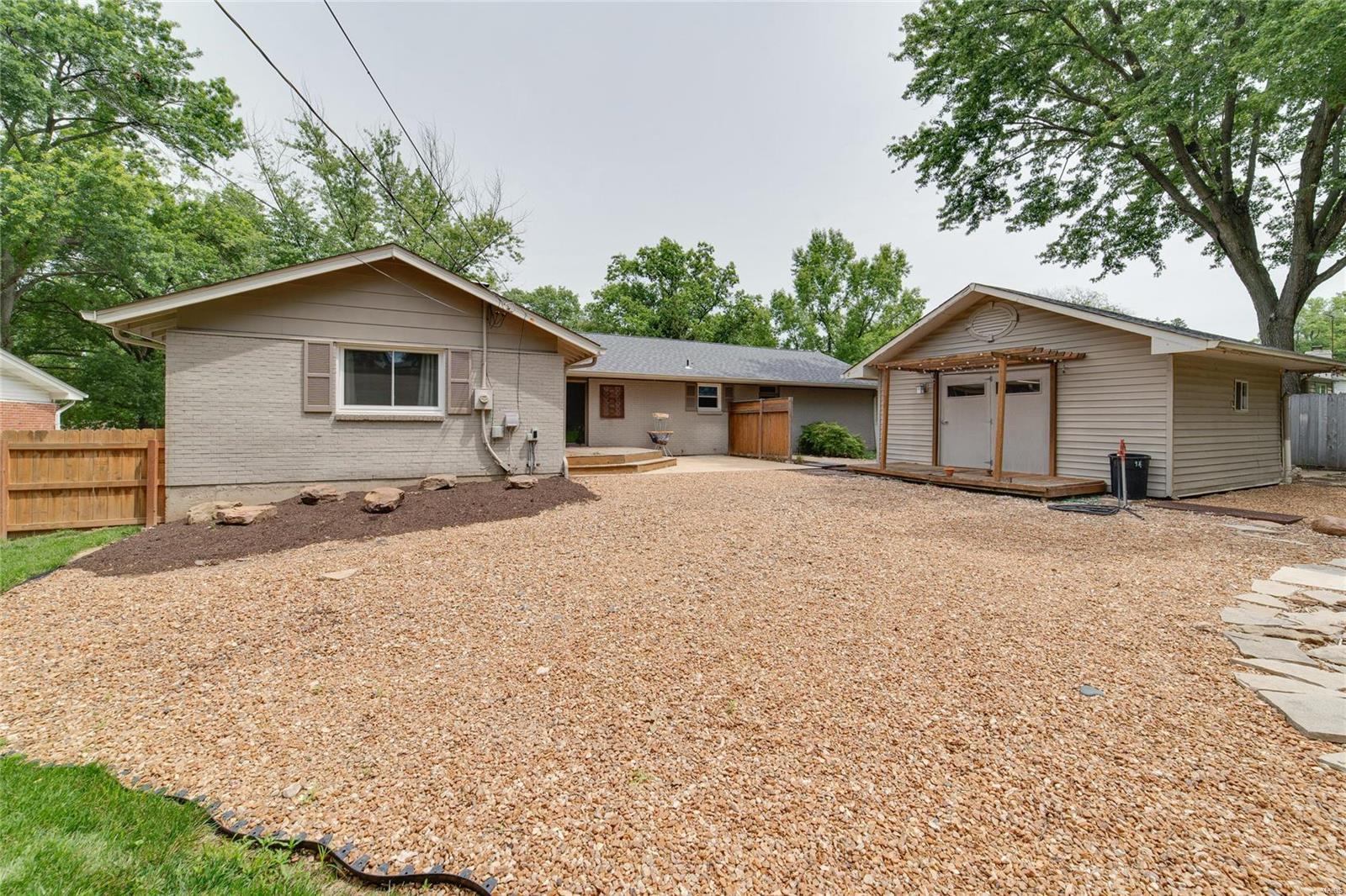 1018 Bedford Lane Ballwin, MO 63011 - Photo 34 of 37