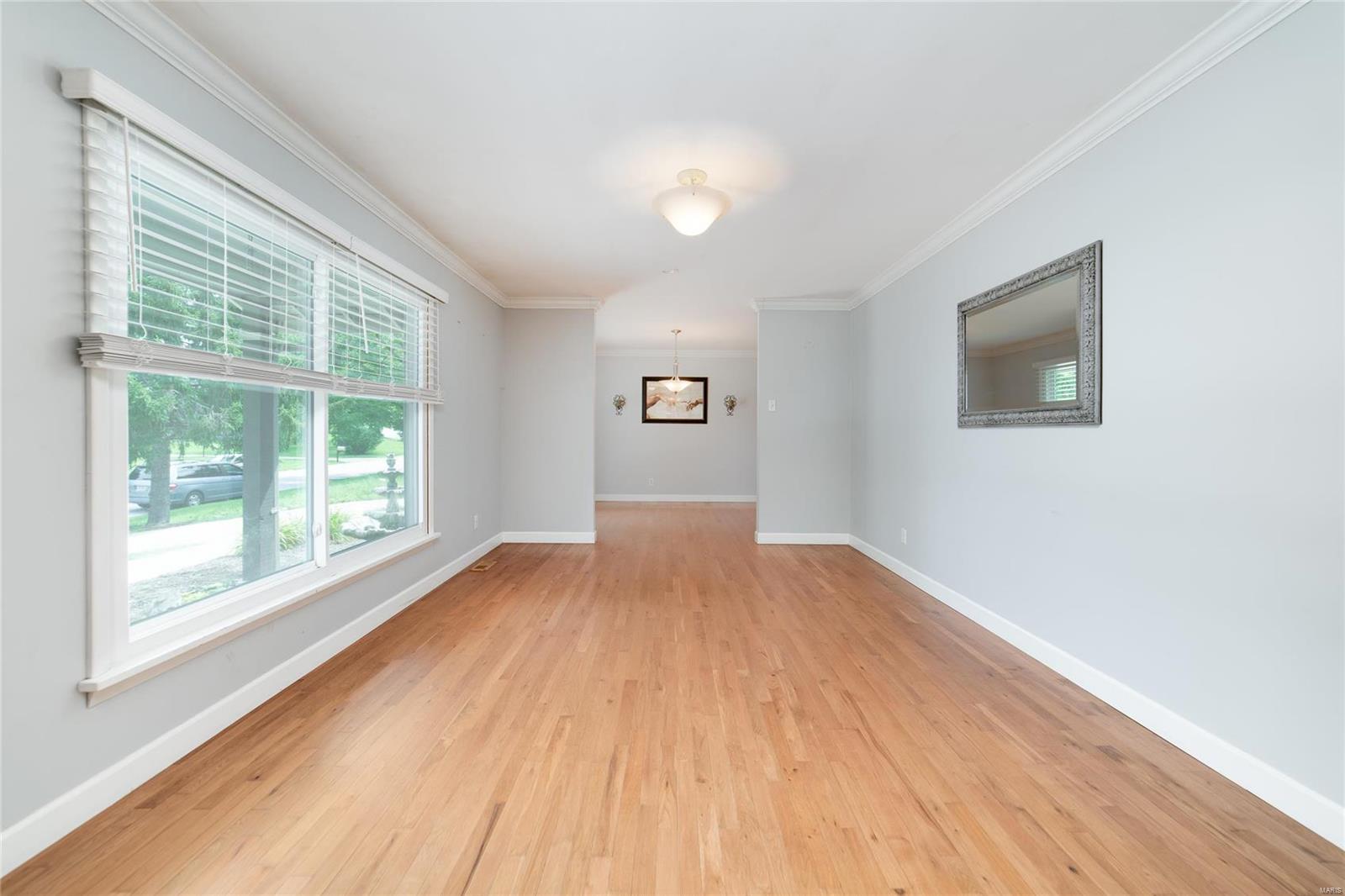 1018 Bedford Lane Ballwin, MO 63011 - Photo 4 of 37