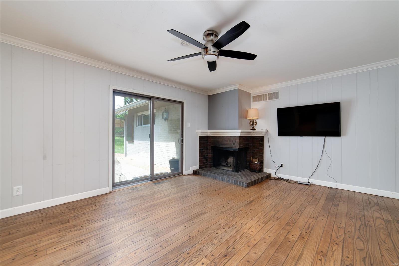 1018 Bedford Lane Ballwin, MO 63011 - Photo 8 of 37