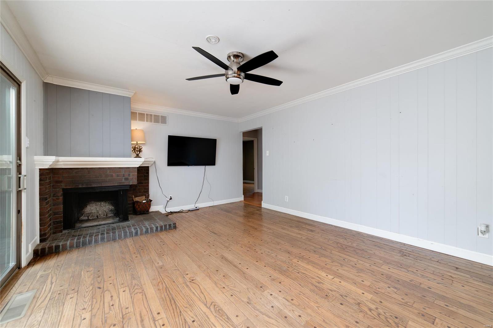 1018 Bedford Lane Ballwin, MO 63011 - Photo 9 of 37