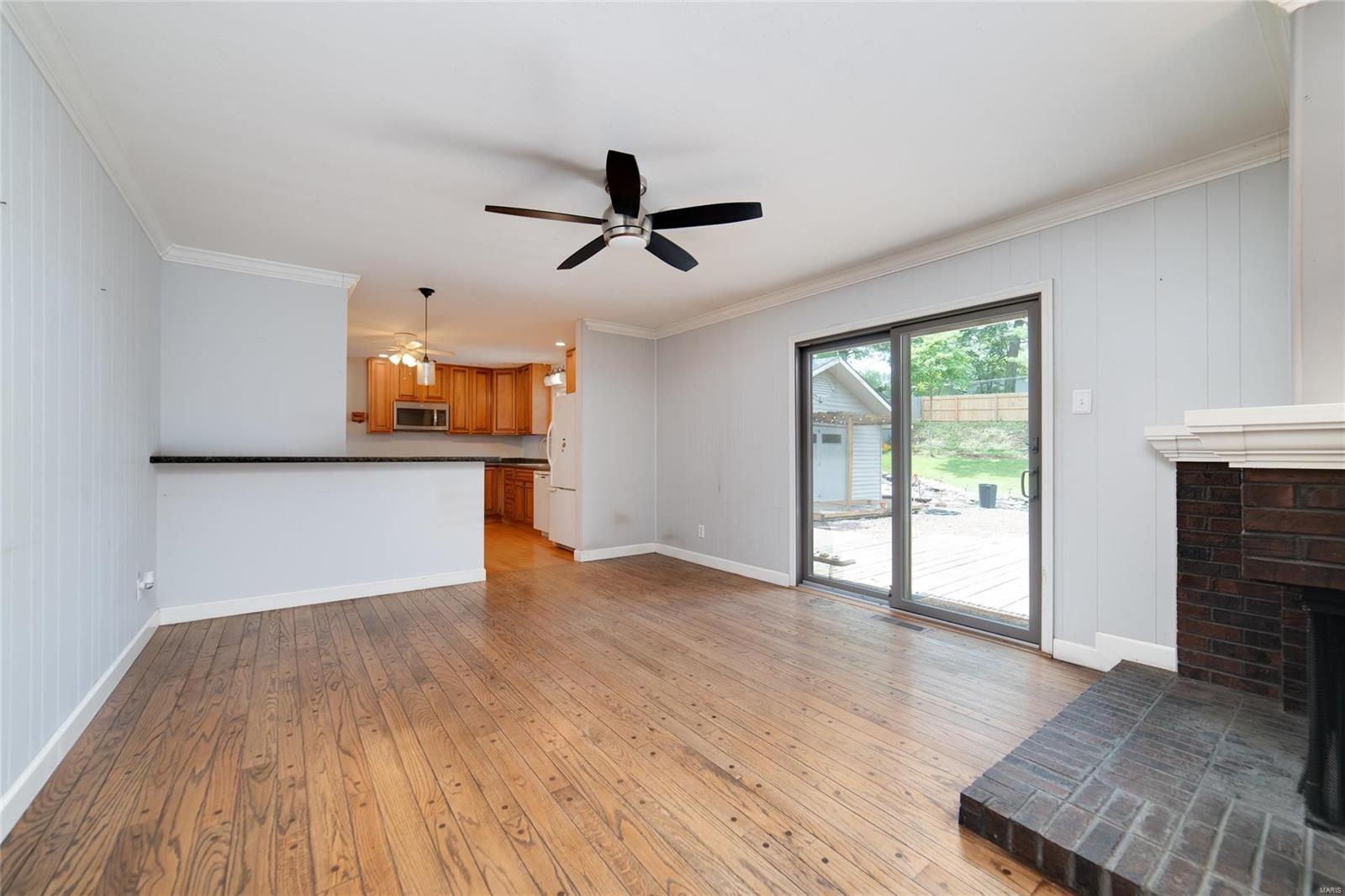 1018 Bedford Lane Ballwin, MO 63011 - Photo 10 of 37