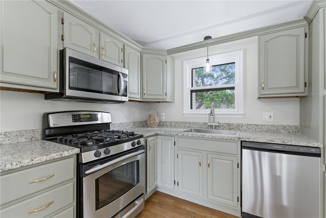 20 Killey Avenue Warwick, RI 02889 - Photo 4 of 36