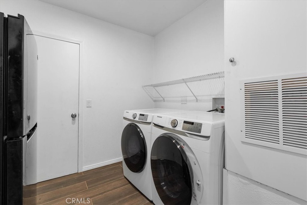 19801 Talihina Road Apple Valley, CA 92307 - Photo 17 of 28 Laundry Room