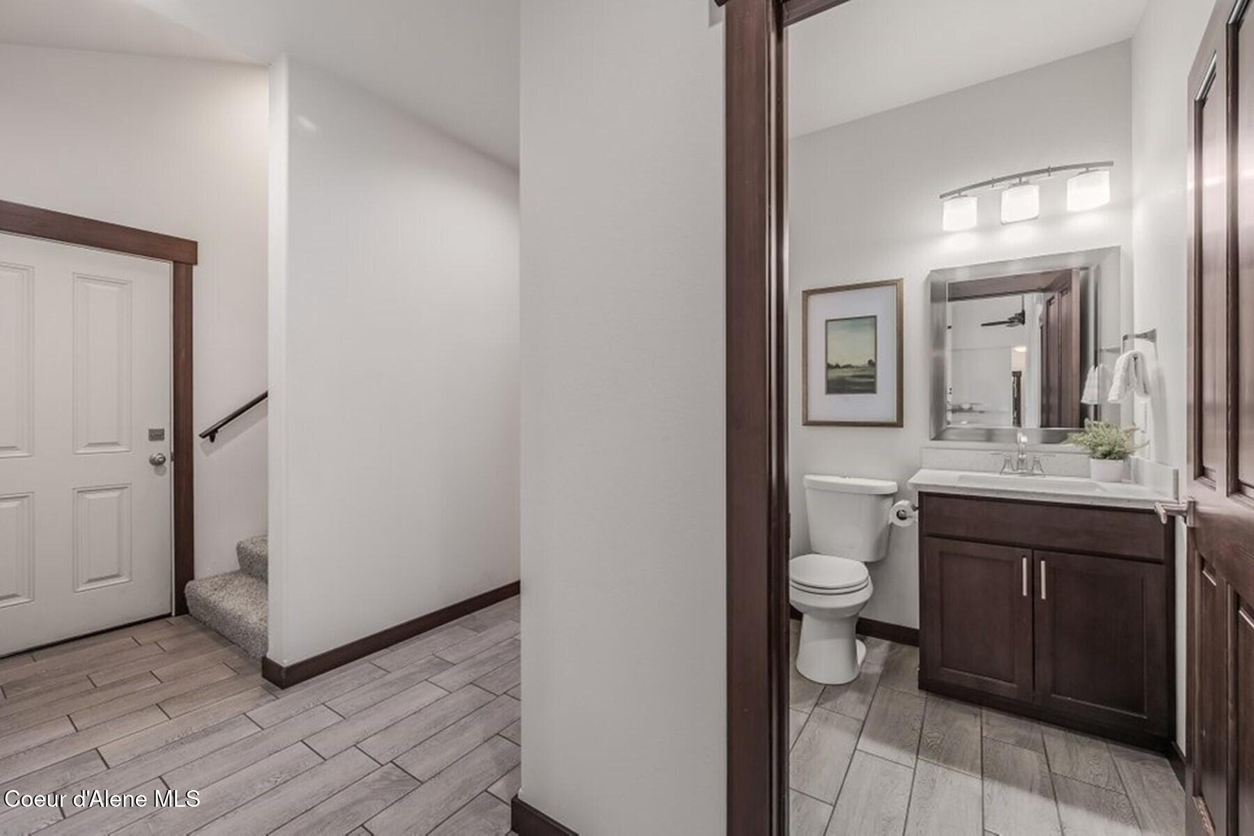 455 Solar Road Oldtown, ID 83822 - Photo 35 of 52 Hallway to Bonus and Laundry RM