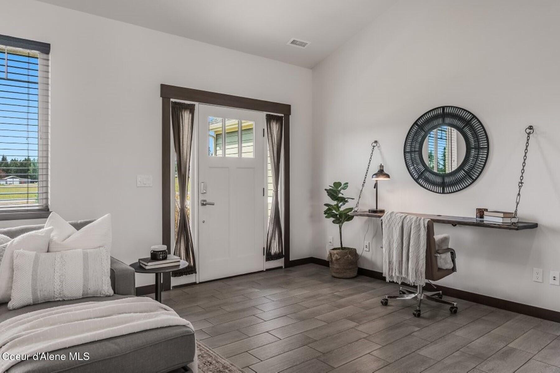 455 Solar Road Oldtown, ID 83822 - Photo 6 of 52 Welcoming Entryway