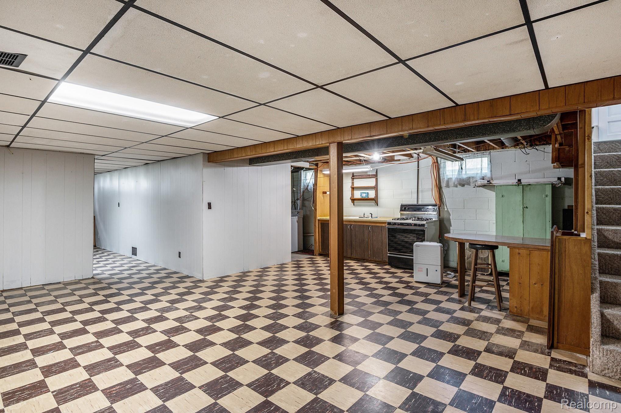 2386 South Genesee Road Burton, MI 48519 - Photo 12 of 16 14.jpg