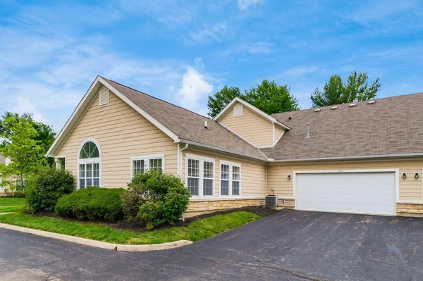 $2,700 | 322 Cover Place, Columbus, OH 43235