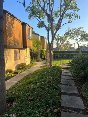 $819,000 | 239 Linwood Avenue, Unit E, Monrovia, CA 91016